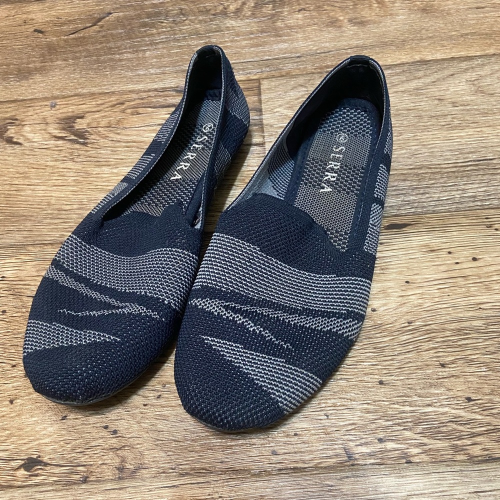 Serra brand knit flats size 9